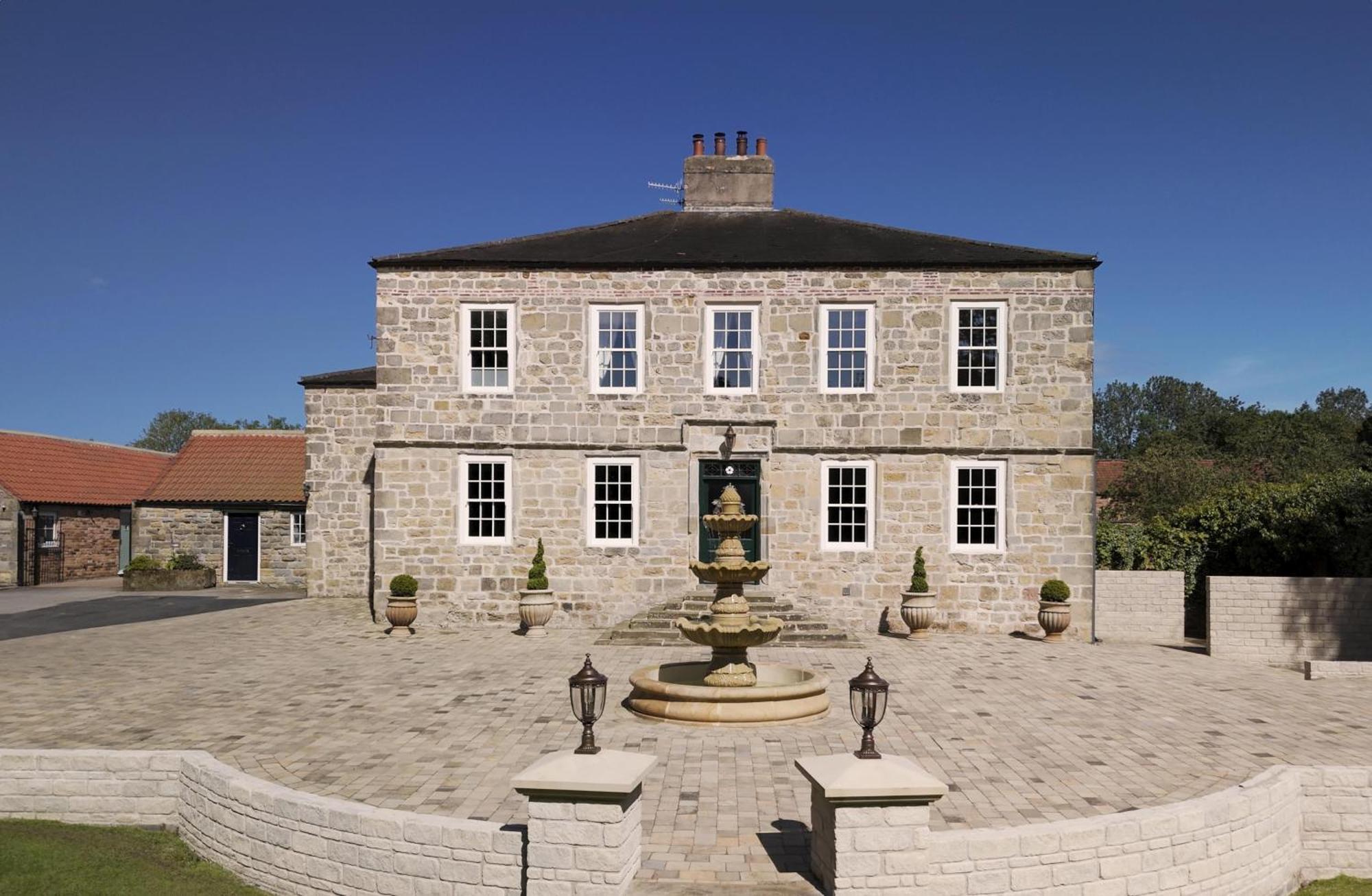 Killerby Old Hall With Hot Tub And Swimming Pool Scarborough Dış mekan fotoğraf